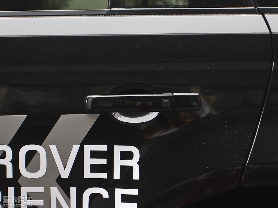 2013����\�� 5.0 V8 SC �h�Є�����