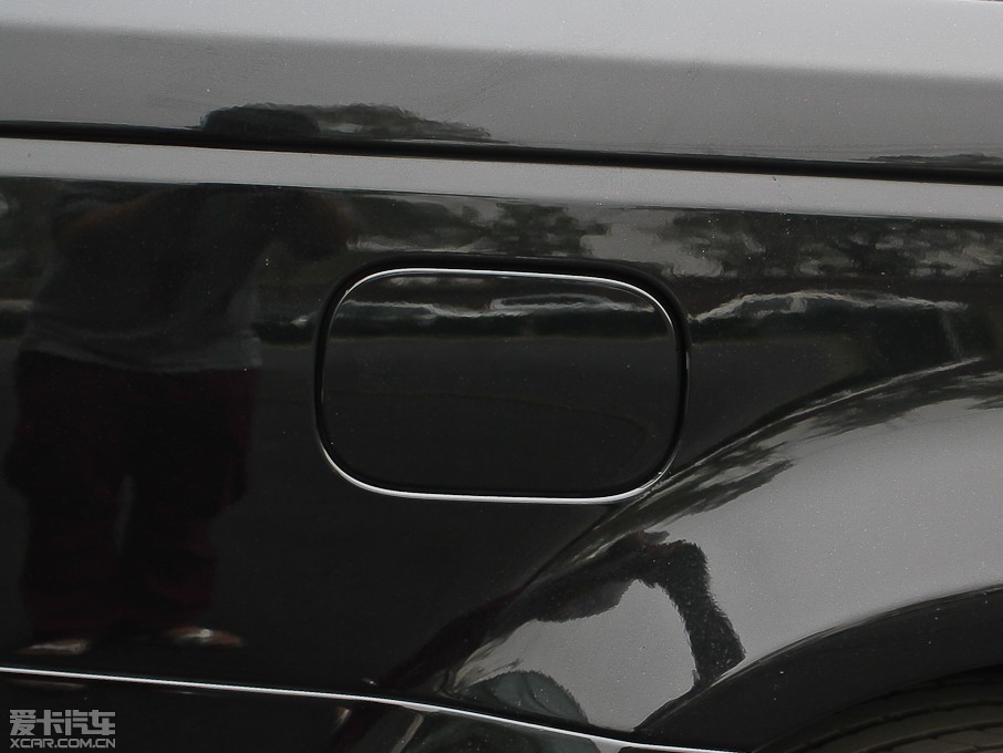 2013����\�� 5.0 V8 SC �h�Є�����