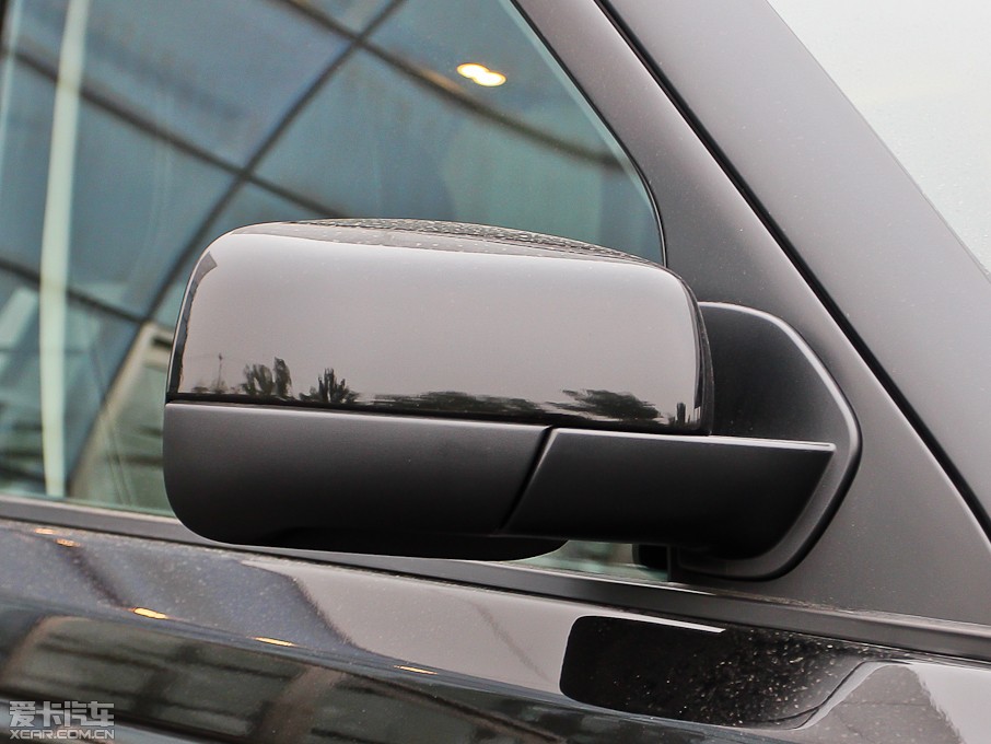 2013����\�� 5.0 V8 SC �h�Є�����