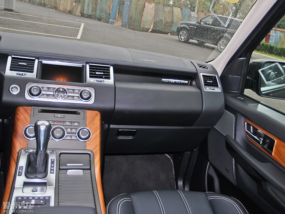 2013����\�� 5.0 V8 SC �h�Є�����