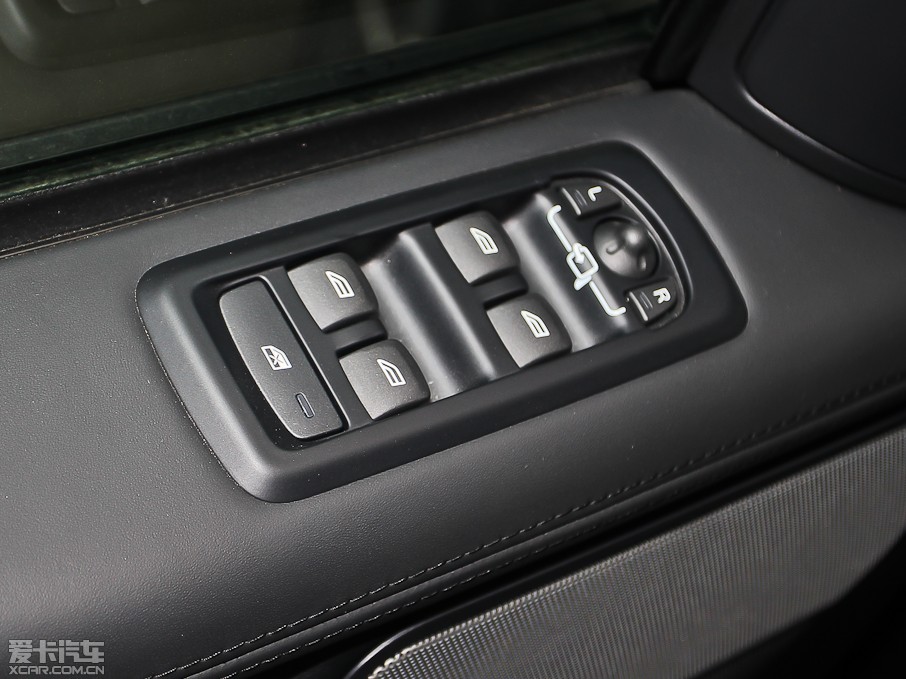 2013����\�� 5.0 V8 SC �h�Є�����