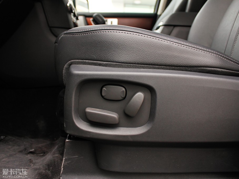 2013��l�F ���Ĵ� 5.0 V8 SE