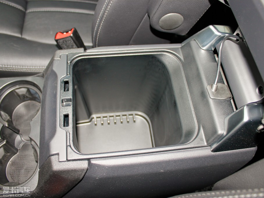 2013��l(f��)�F(xi��n) ���Ĵ� 5.0 V8 SE