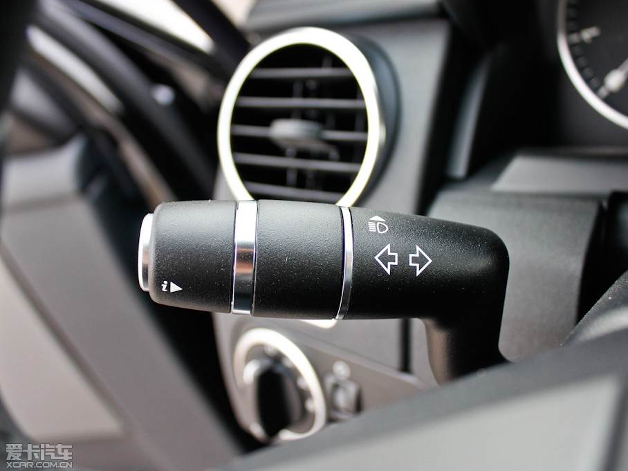 2013��l�F ���Ĵ� 5.0 V8 SE