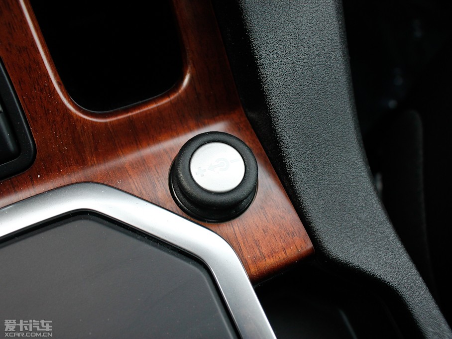 2013��l�F ���Ĵ� 5.0 V8 SE