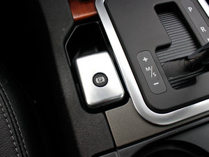 2013Ĵ 5.0 V8 SE v܇Ƅ