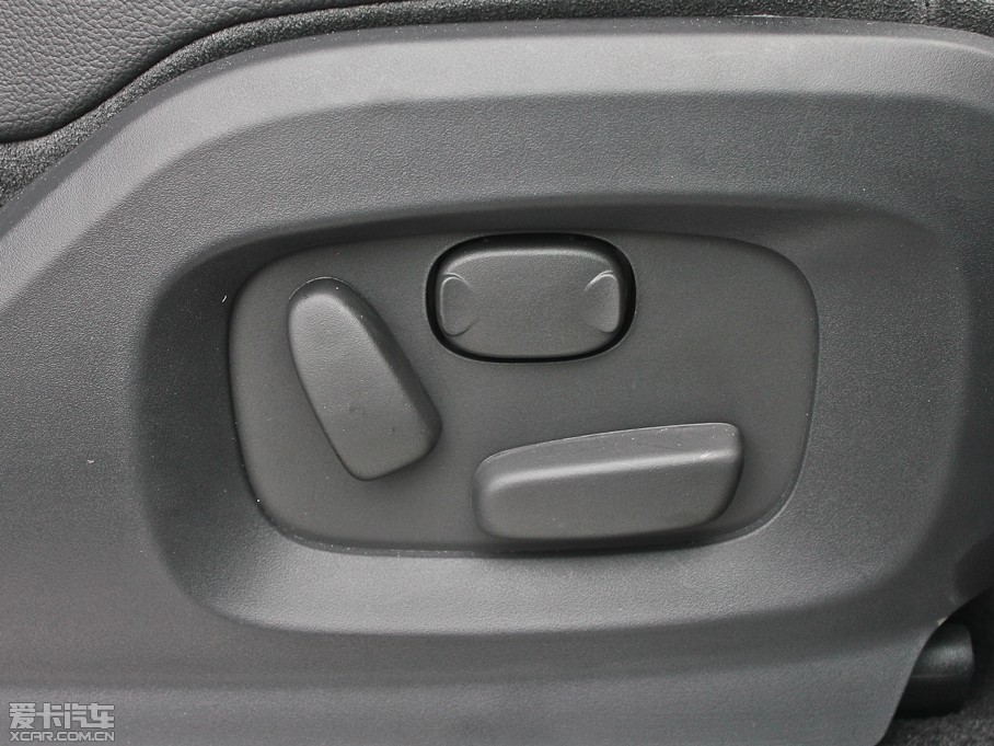 2013��٘O��(�M(j��n)��) 2.0T 3�Tѣ�{(l��n)������