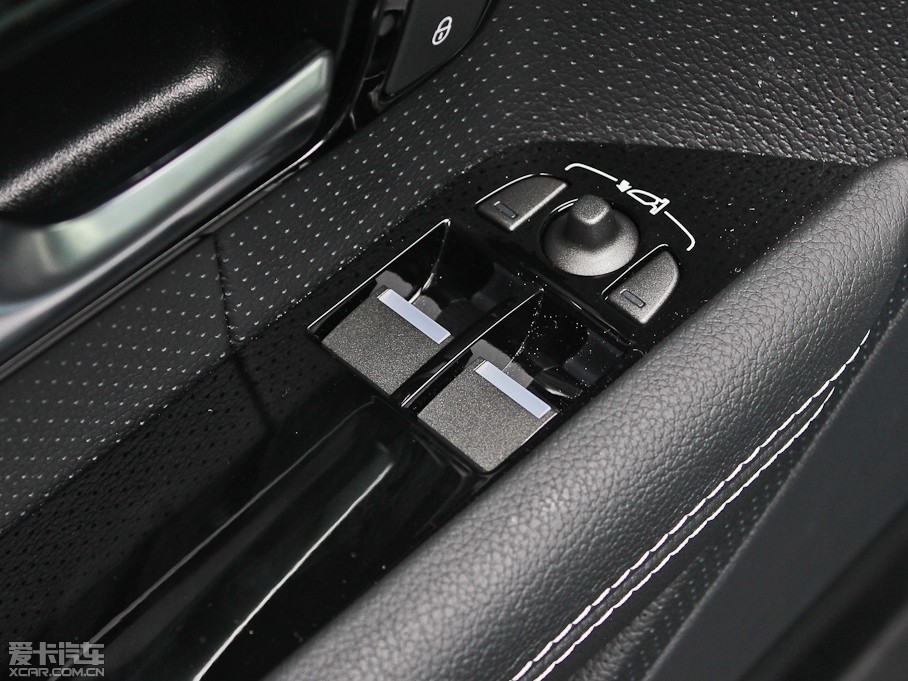 2013��٘O��(�M��) 2.0T 3�Tѣ�{������