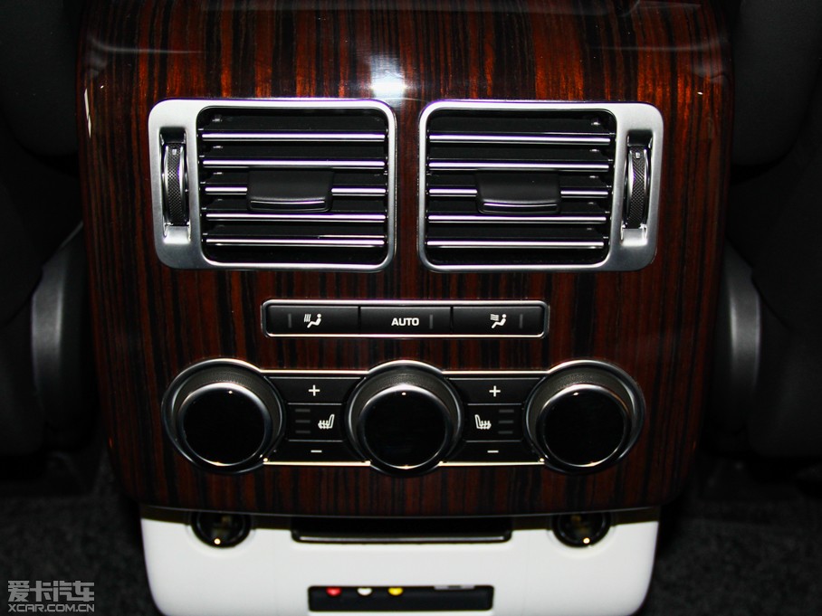 2014��� 3.0 TDV6 Vogue SE