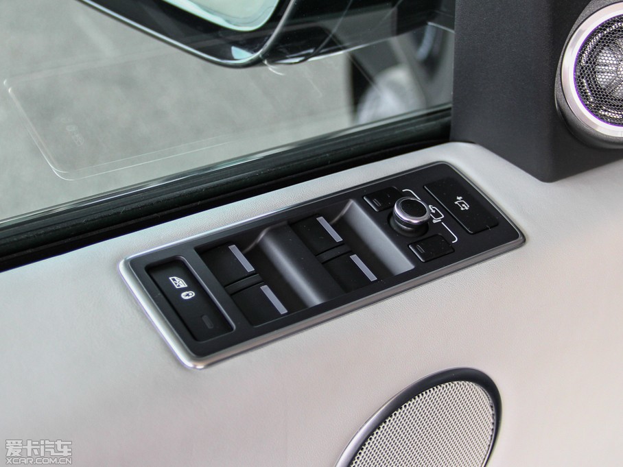 2014��� 3.0 TDV6 Vogue SE