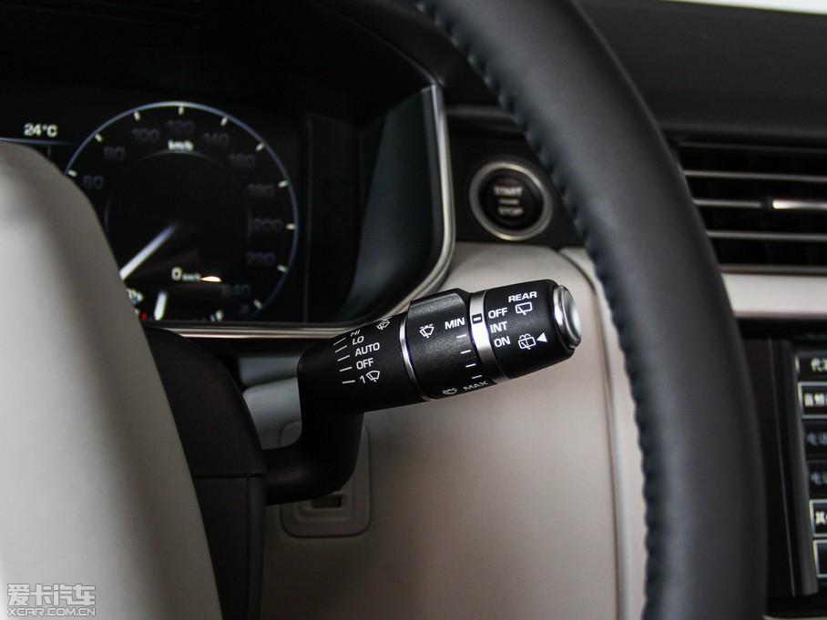 2014��� 3.0 TDV6 Vogue SE