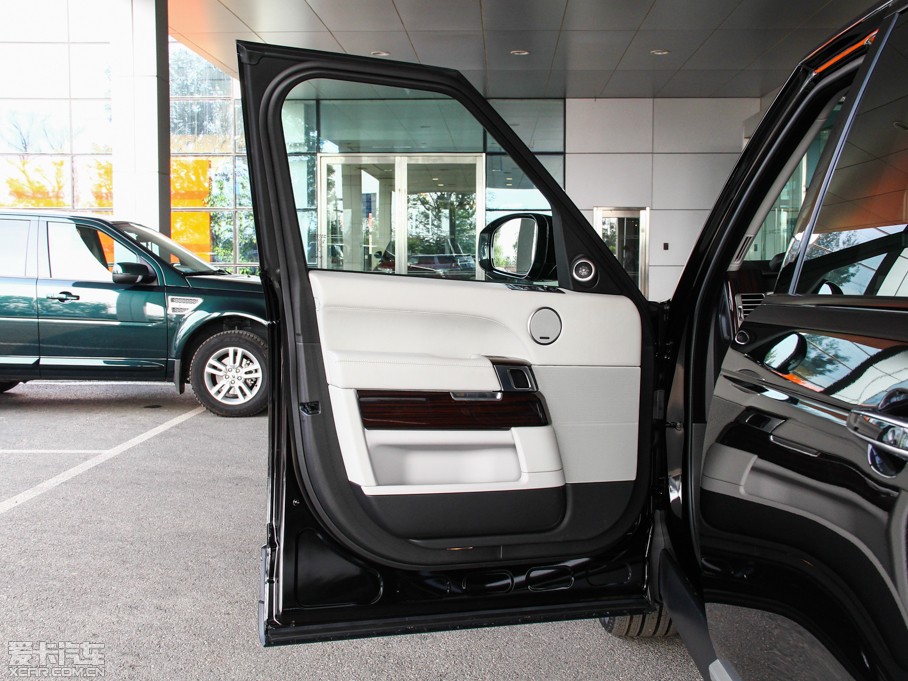 2014��� 3.0 TDV6 Vogue SE