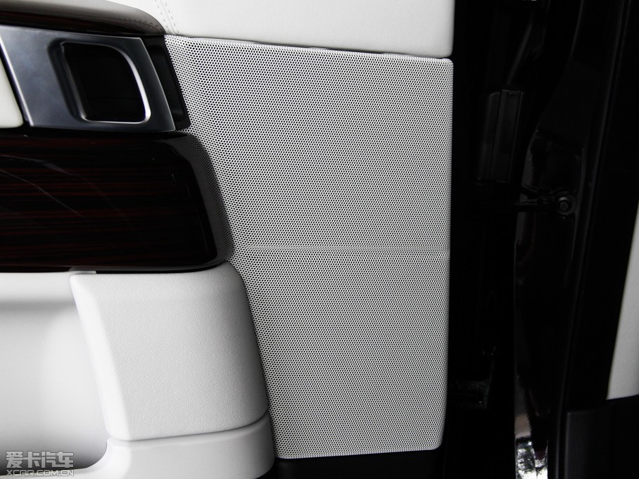 2014��� 3.0 TDV6 Vogue SE