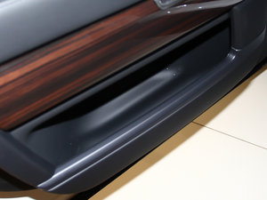 2014款3.0 V6 SC Vogue SE 前门储物空间