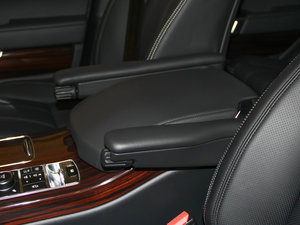 2014款3.0 V6 SC Vogue SE 中央扶手箱