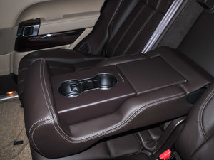 2014款3.0L V6 SC Vogue Se 创世加长版 后排中央扶手