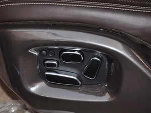 2014款3.0L V6 SC Vogue Se 创世加长版 主驾驶座椅调节