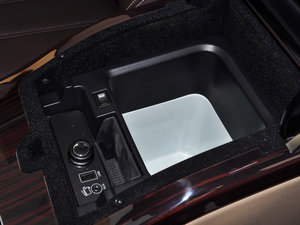 2014款3.0L V6 SC Vogue Se 创世加长版 空间座椅
