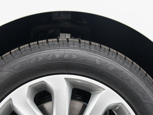 2014款改款 3.0 V6 SC Vogue 轮胎品牌