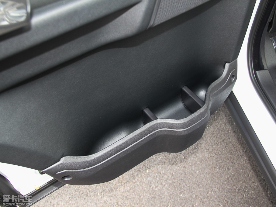 2014lF Ĵ 3.0 V6 SC SE