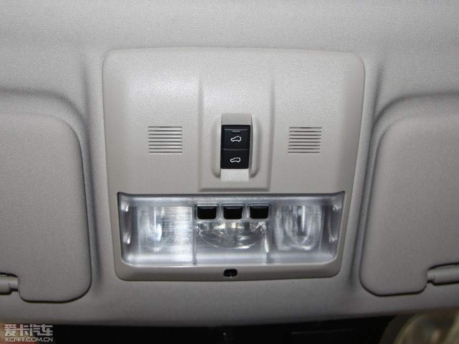 2014lF Ĵ 3.0 V6 SC SE