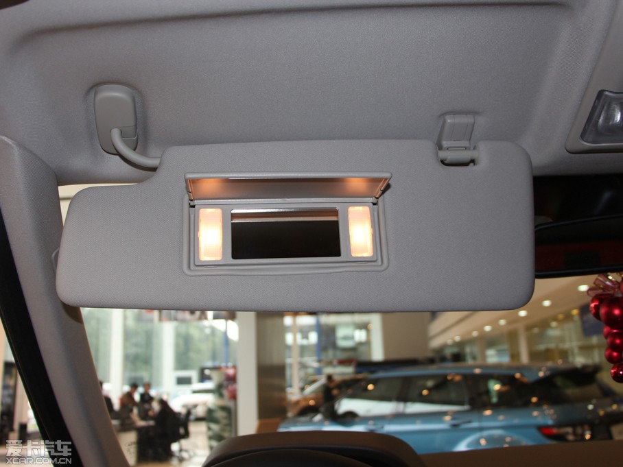 2014lF Ĵ 3.0 V6 SC SE