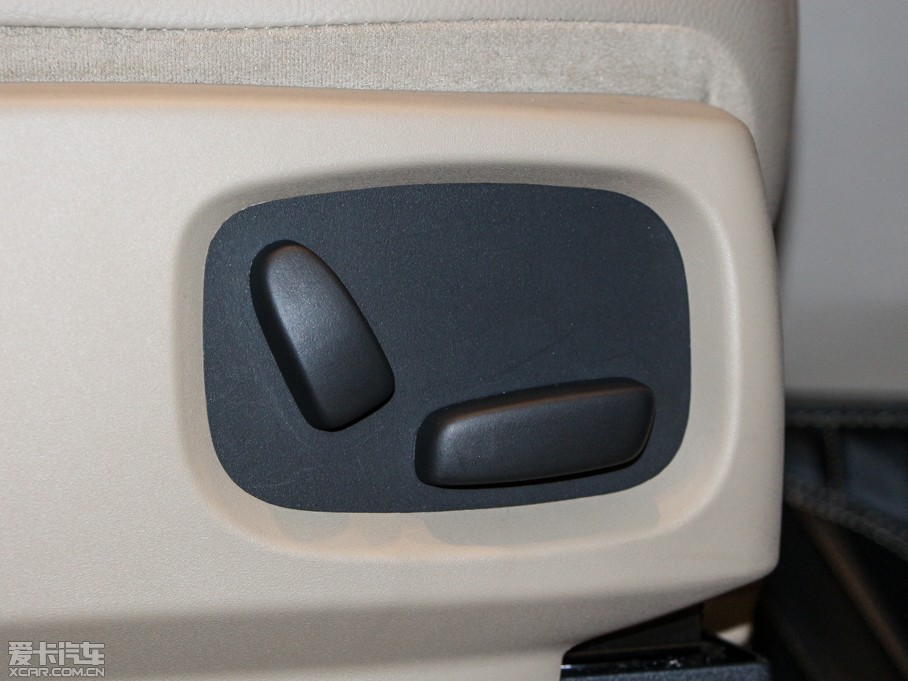 2014lF Ĵ 3.0 V6 SC SE