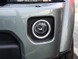 2014款第四代 3.0 V6 SC HSE 前雾灯