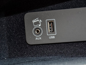 2014款第四代 3.0 V6 XXV 25周年限量版 空间座椅