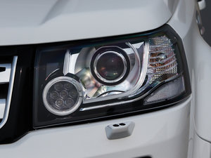 2014款2.2T SD4 SE柴油版 大灯
