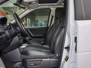 2014款2.2T SD4 SE柴油版 前排空间
