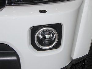 2015款第四代 3.0 V6 SE 前雾灯
