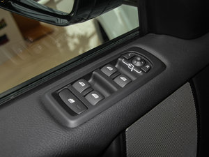 2015款第四代 3.0 V6 SE 主驾车窗控制区	