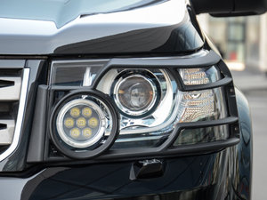 2015款2.2T SD4 XS 柴油版 大灯