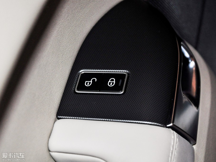 2015\ 3.0 SDV6 HSE Dynamic