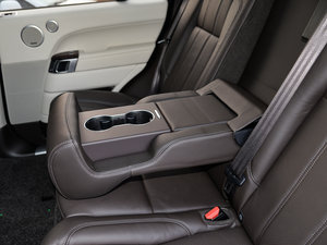 2015款3.0 V6 SC Vogue 后排中央扶手