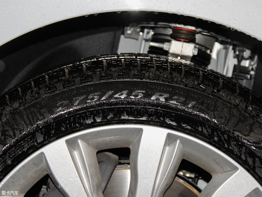 2016��� 3.0 V6 Vogue ���L��