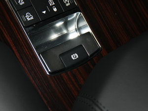 2016款3.0 V6 Vogue 加长版 驻车制动器