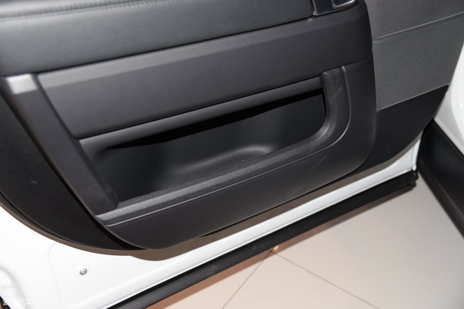 2016\ 3.0 V6 SC SE