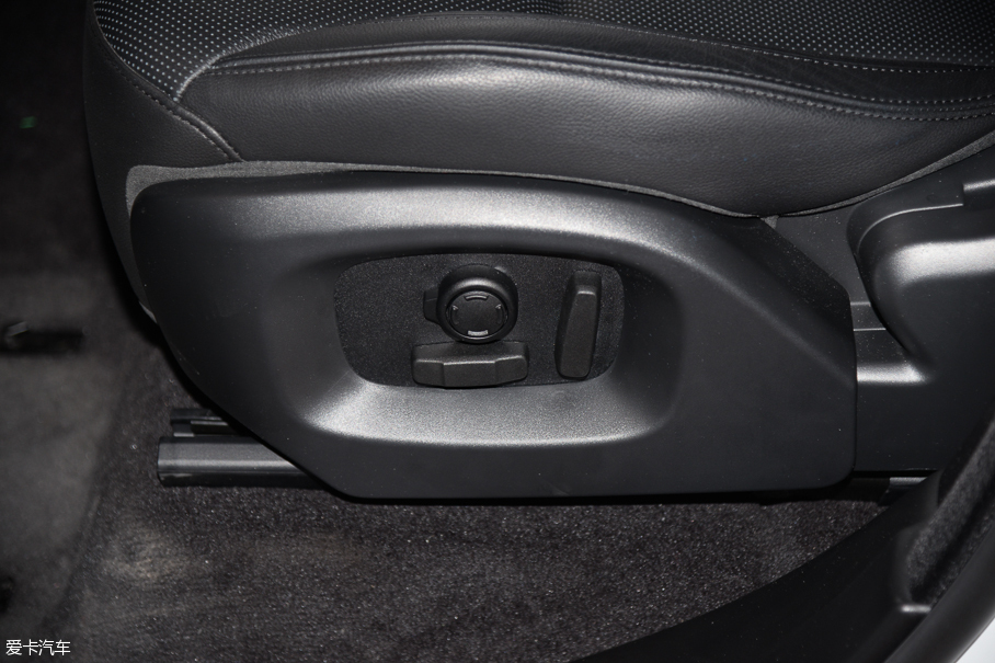 2016\ 3.0 V6 SC SE