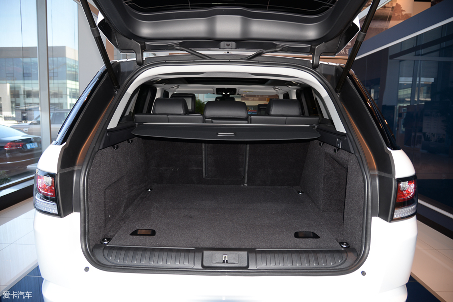 2016\ 3.0 V6 SC SE