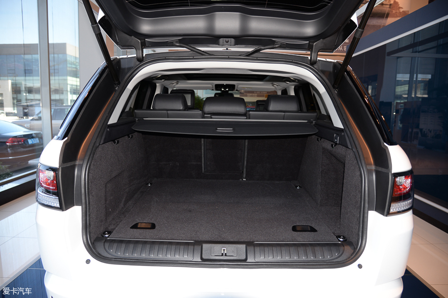 2016\ 3.0 V6 SC SE