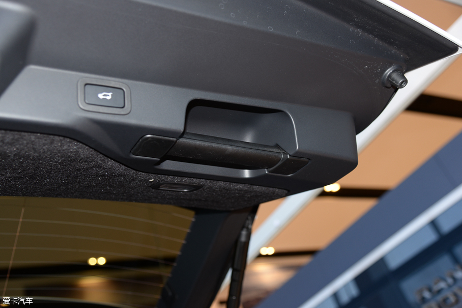 2016\ 3.0 V6 SC SE