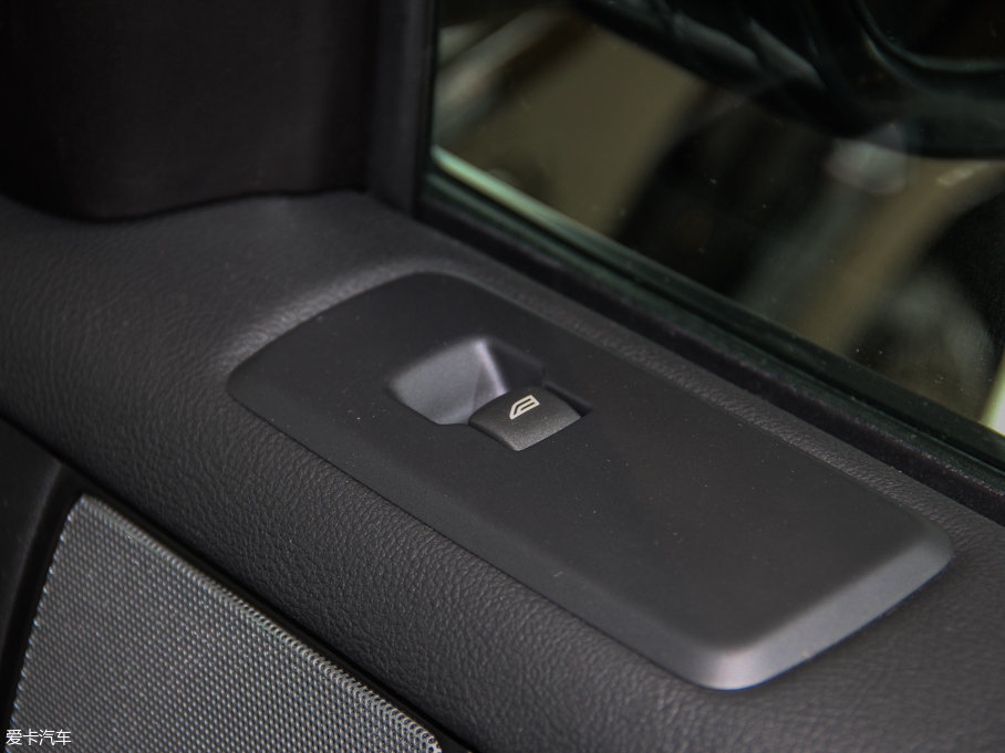 2016l(f)F Ĵ 3.0 V6 HSE