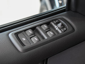 2016款第四代 3.0 V6 HSE 主驾车窗控制区	