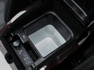 20173.0 V6 Vogue ˜S g