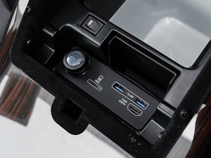 20173.0 V6 Vogue ˜S g