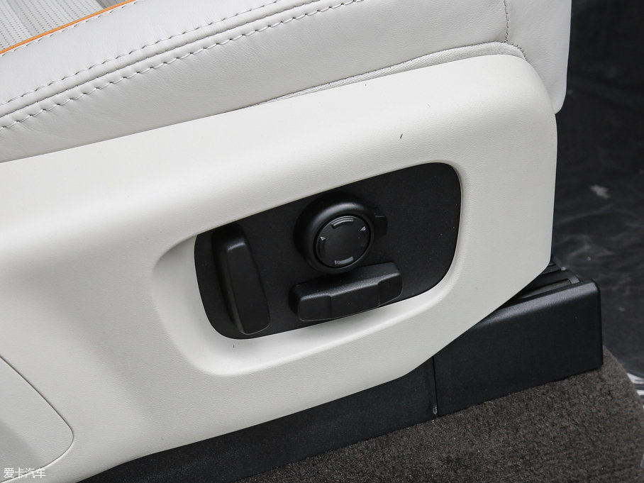 2017l(f)F(xin) 3.0 V6 HSE LUXURY