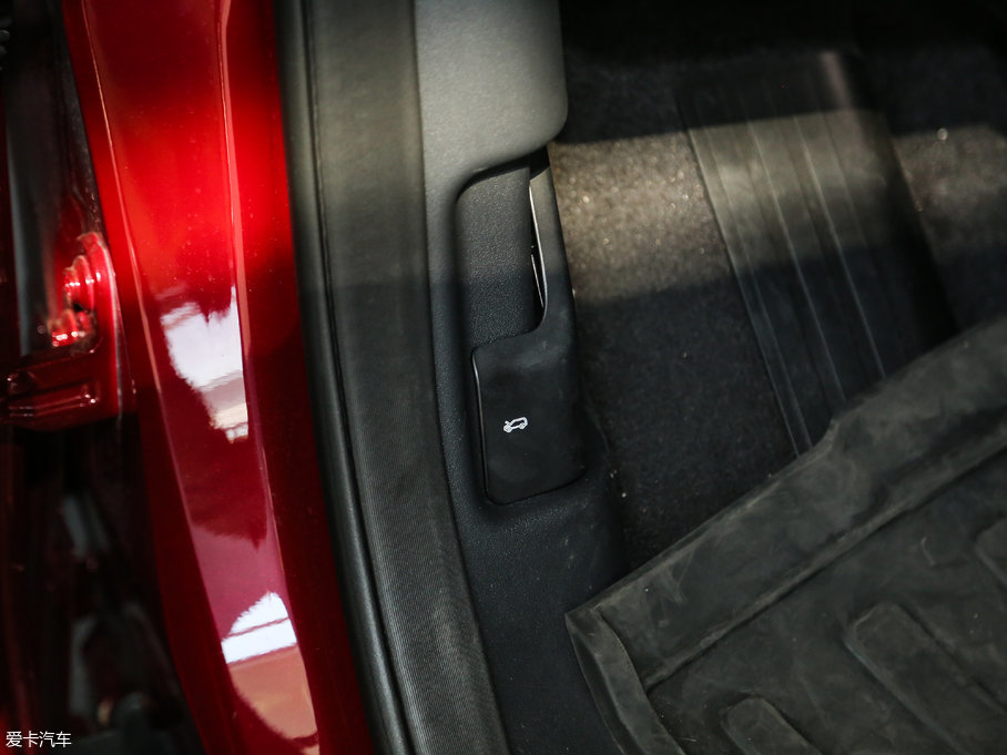 2017l(f)F(xin) 3.0 V6 HSE LUXURY