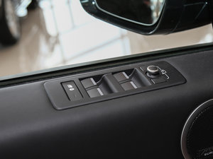 2017款3.0 V6 首发限量版 主驾车窗控制区	